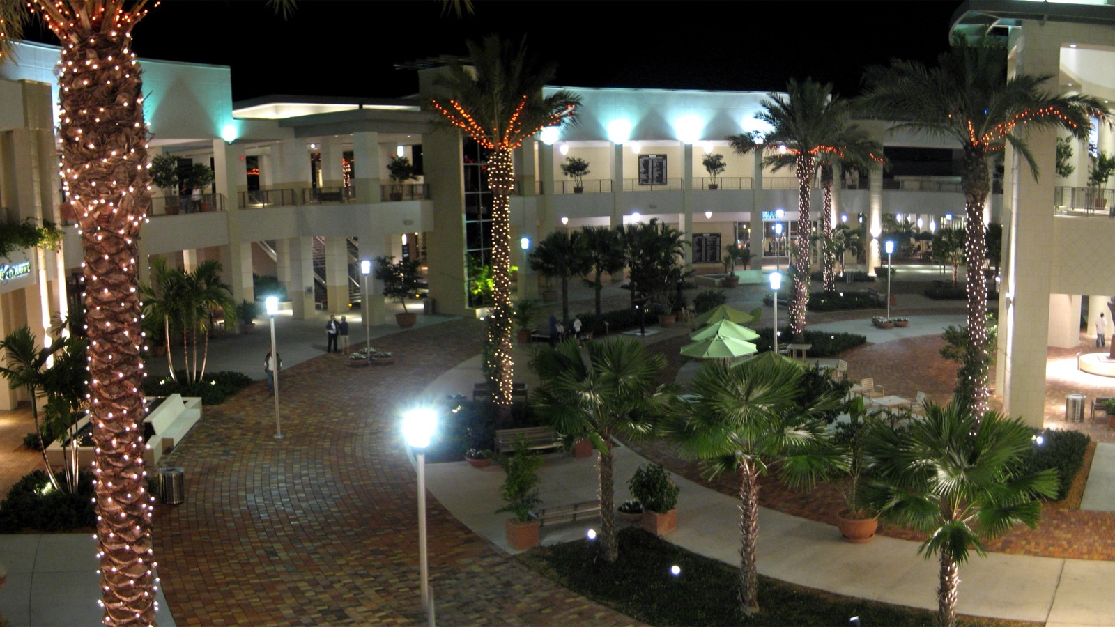 Downtown at the Gardens court in Palm Beach Gardens